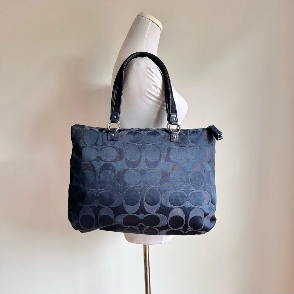 Coach “daisy signature